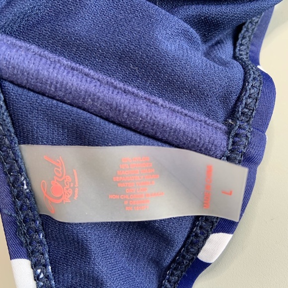 Coral Tropics by Apollo bikini top. Size L - Picture 4 of 7